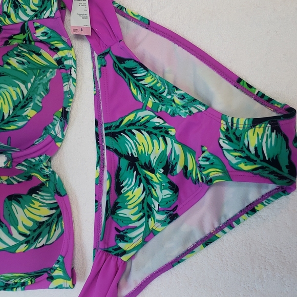 Womans bikini top and bottoms - Picture 3 of 4